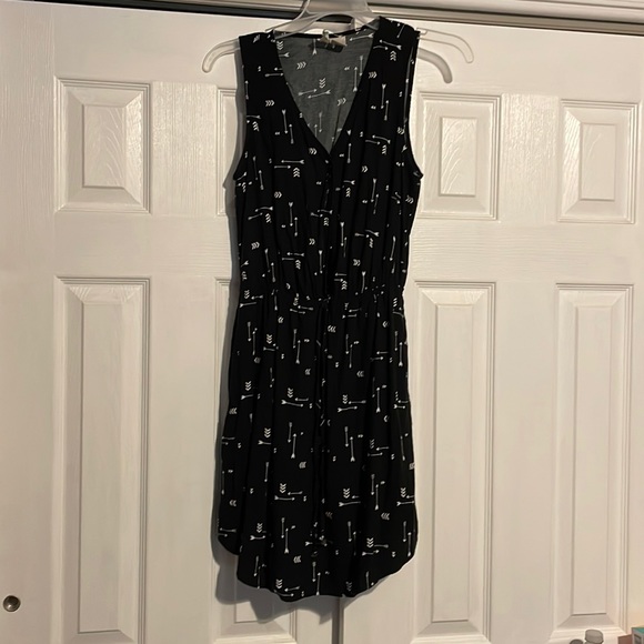 Mimi Chica Black/White Arrow Dress - Picture 1 of 3